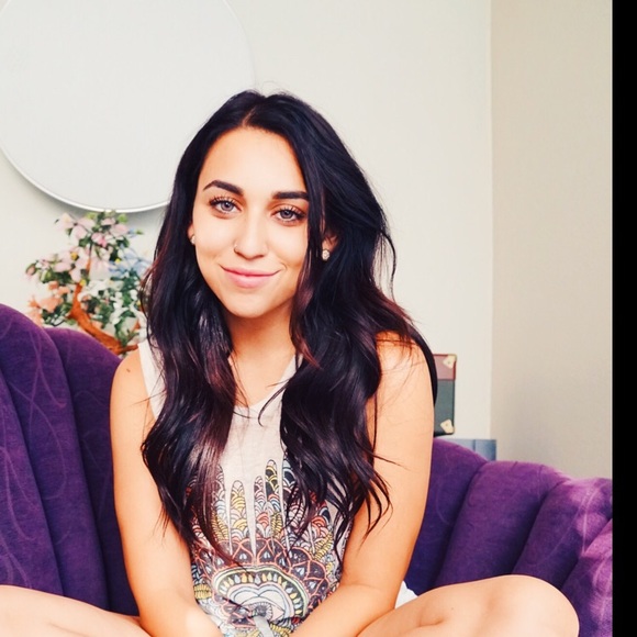 Meet your Posher, Alexis - Picture 1 of 3